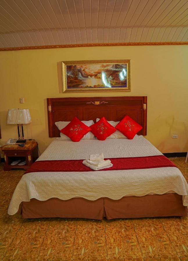 Metro Hotel Couva Bagian luar foto