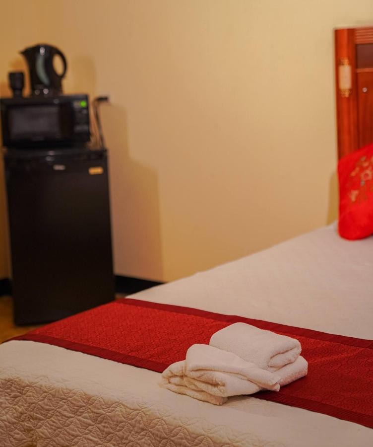 Metro Hotel Couva Bagian luar foto