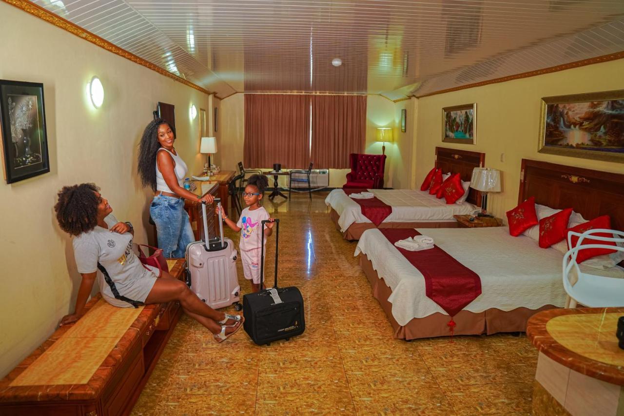 Metro Hotel Couva Bagian luar foto