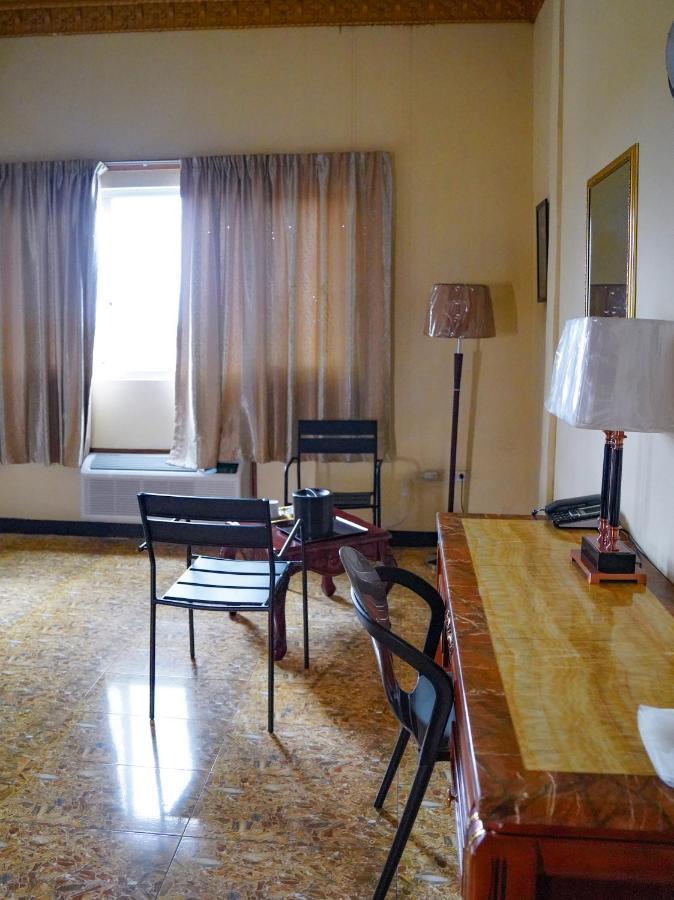 Metro Hotel Couva Bagian luar foto