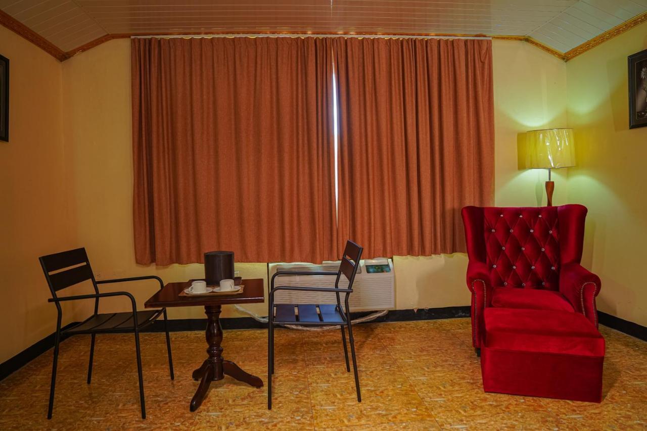 Metro Hotel Couva Bagian luar foto