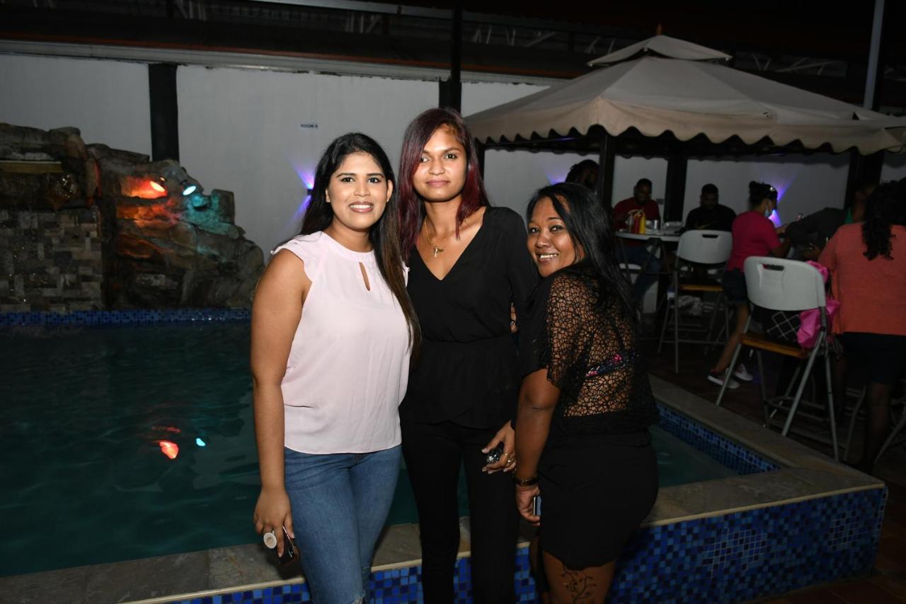 Metro Hotel Couva Bagian luar foto