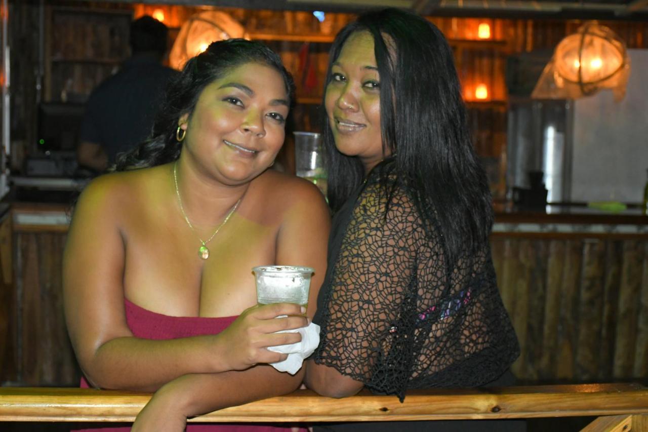 Metro Hotel Couva Bagian luar foto