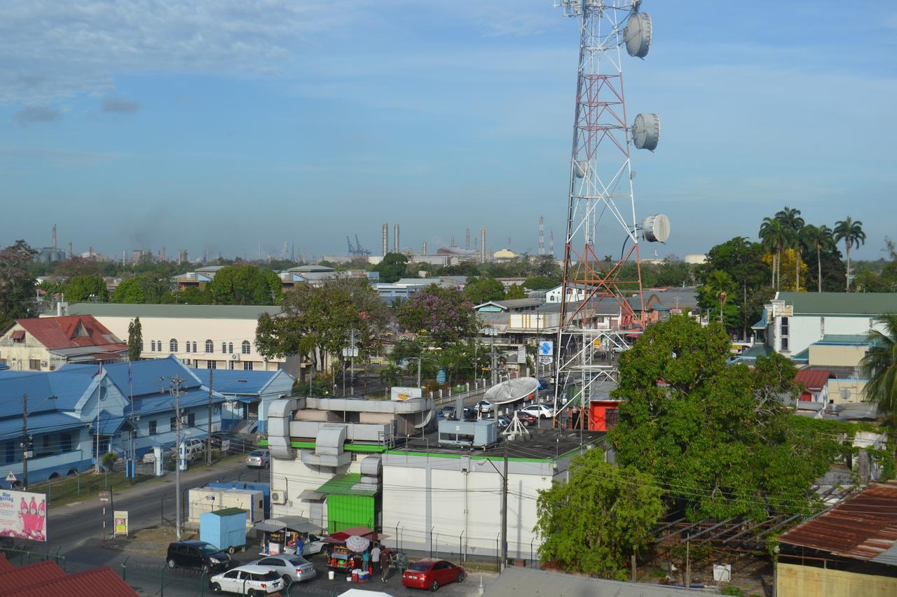 Metro Hotel Couva Bagian luar foto