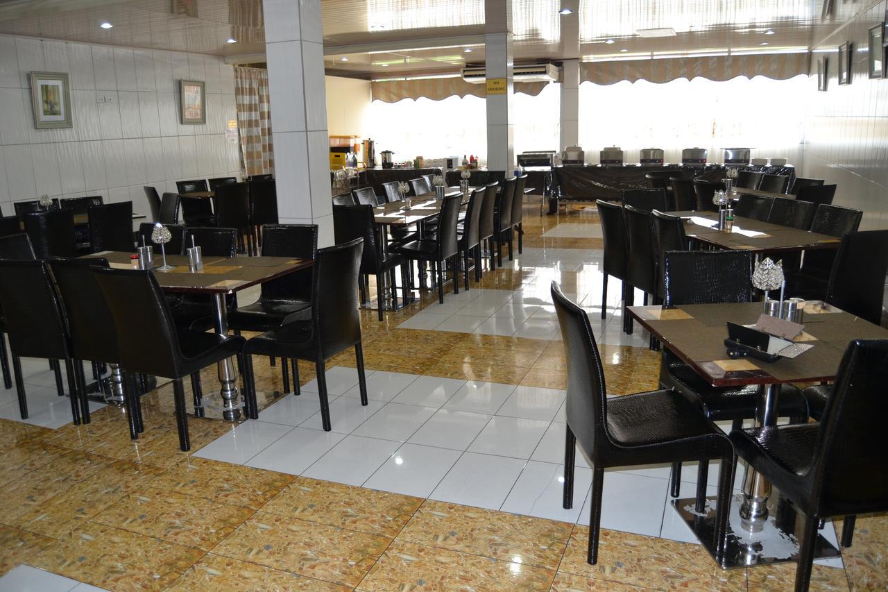 Metro Hotel Couva Bagian luar foto